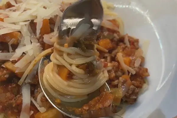 Traditionelle Spaghetti Bolognese - Rezept